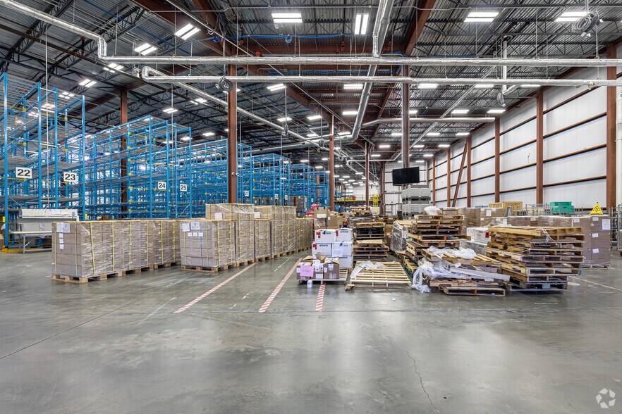 More Photos Of 50 Corporate Dr, Trumbull Distribution For Lease