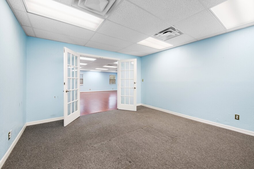 More Photos Of 255 Commercial Blvd, Lauderdale By The Sea Storefront Retail Office For Lease