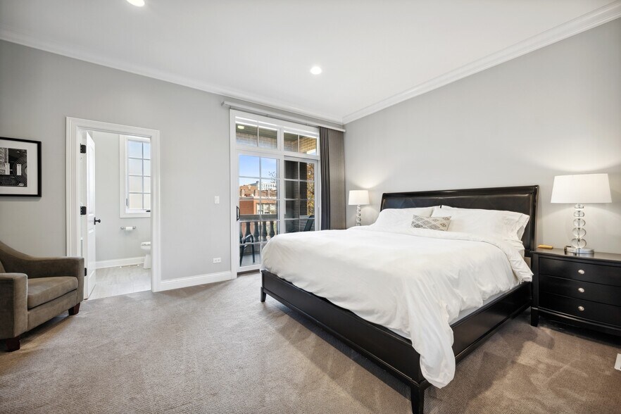 More Photos Of 1428 N Cleveland Ave, Chicago Hospitality For Sale