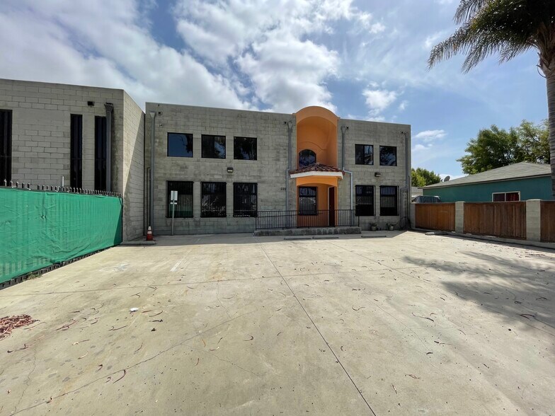 More Photos Of 1220 251st St, Harbor City Warehouse For Lease