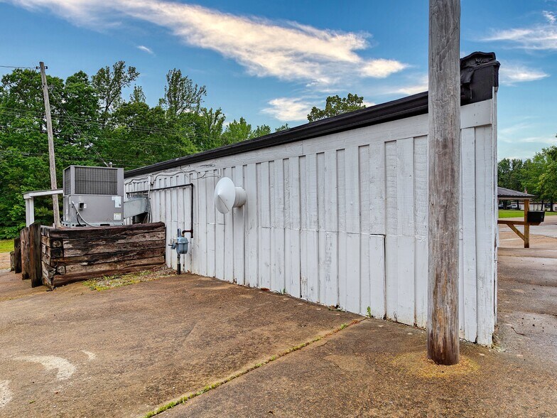 More Photos Of 13700 Hwy 70, Huntingdon Storefront For Sale