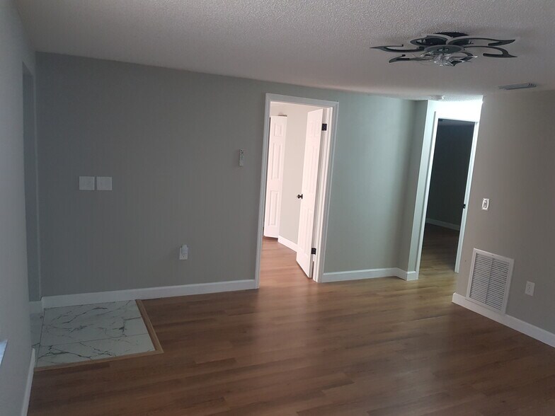 More Photos Of 311 58th Ave E, Bradenton Apartments For Sale