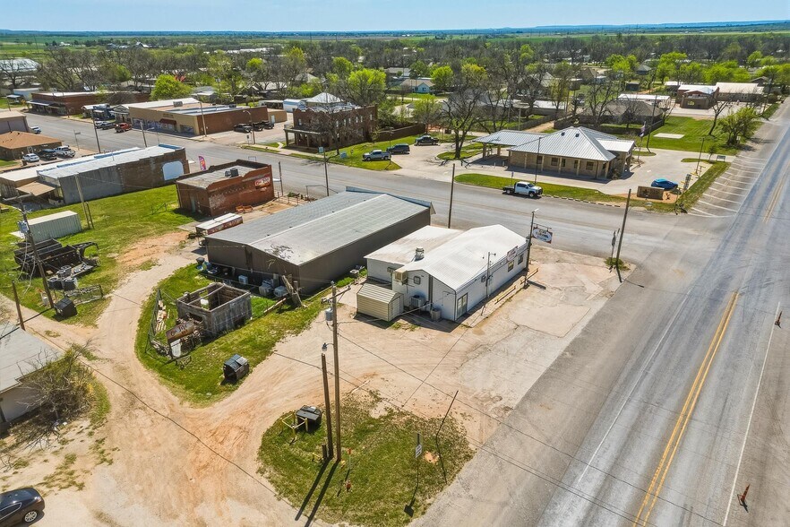 More Photos Of 542 Graham St, Tuscola General Retail For Sale