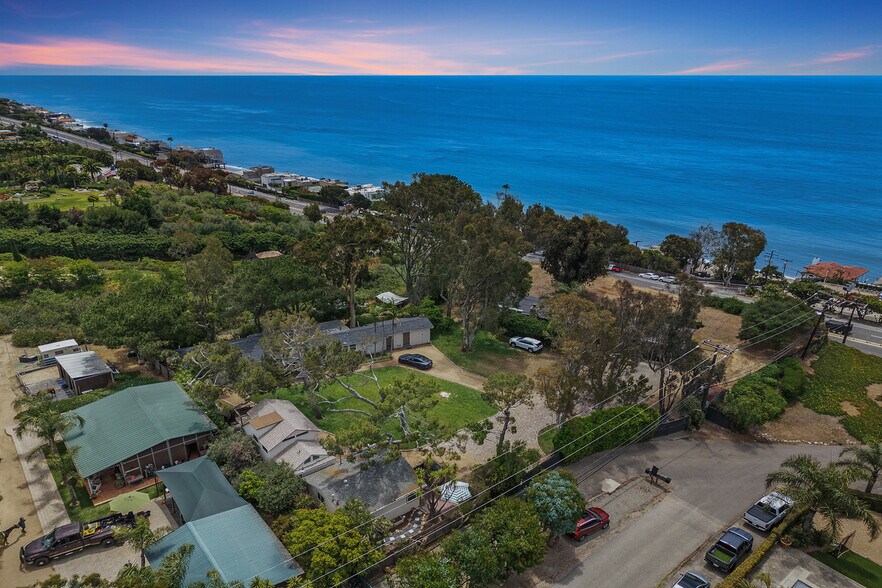 More Photos Of 27353 1/2 Pacific Coast Hwy, Malibu Apartments For Sale