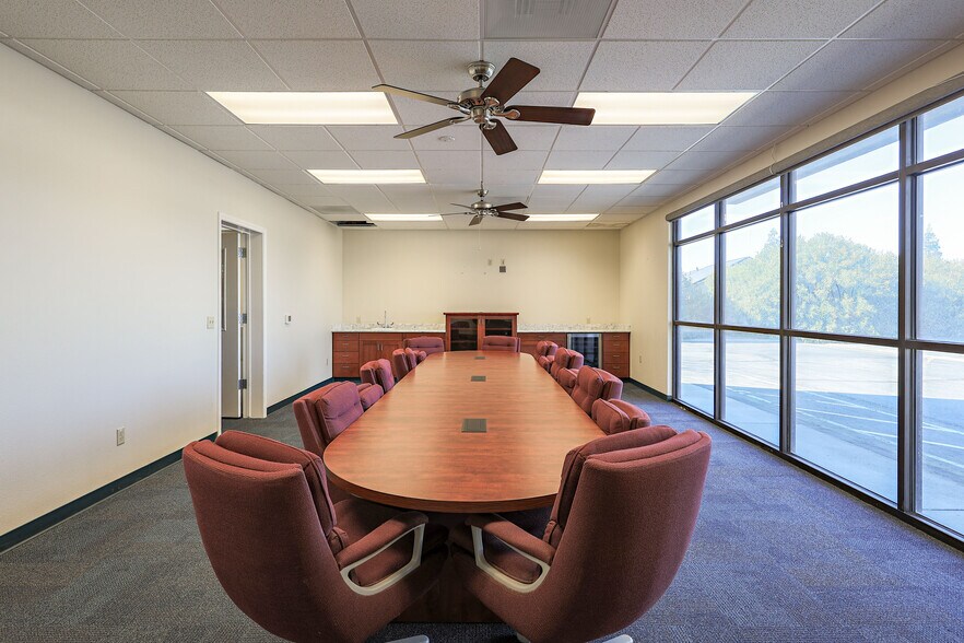 More Photos Of 971 E Broadway Ave, Atwater Office For Lease