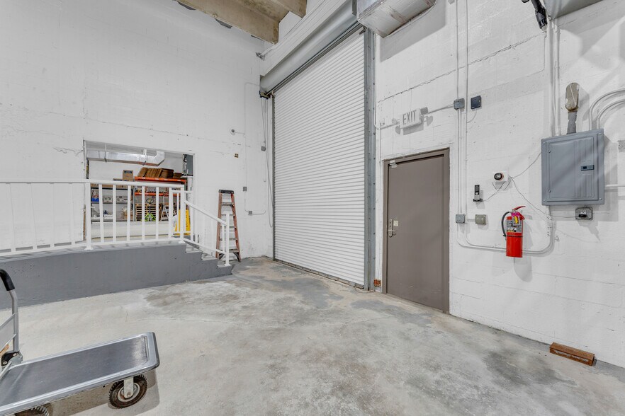 More Photos Of 501-513 Old Griffin Rd, Dania Warehouse For Sale