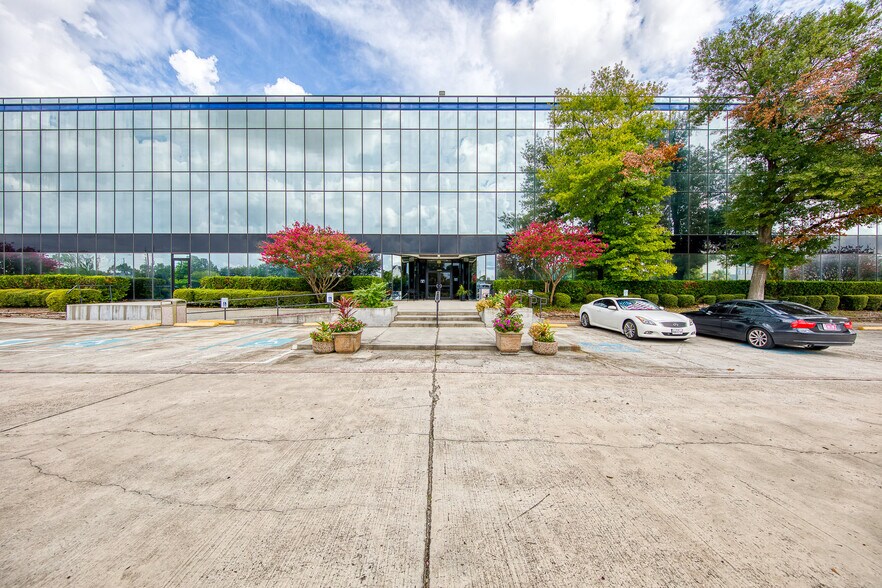 More Photos Of 1300 N Sam Houston Pky E, Houston Office Residential For Lease