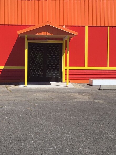 More Photos Of 2425 Oak St, Baker City Restaurant For Sale