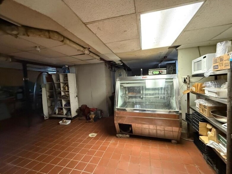 More Photos Of 10224 Conant St, Hamtramck Storefront For Sale