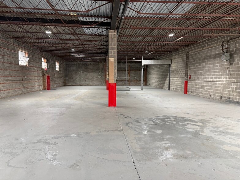 More Photos Of 1401 Commerce Ave, Bronx Warehouse For Lease