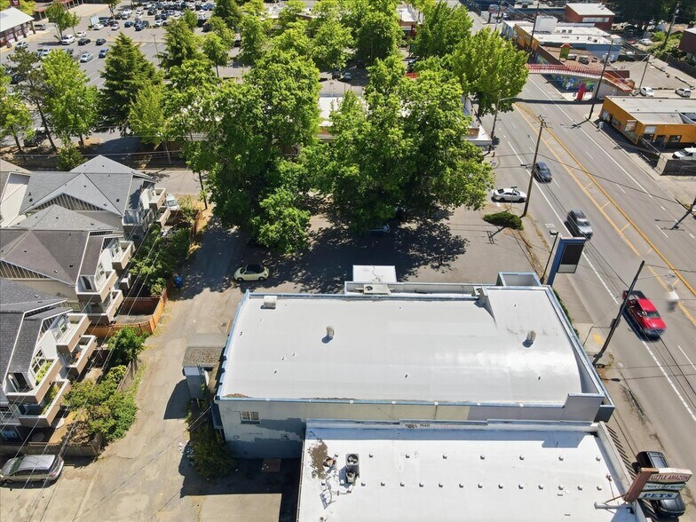 More Photos Of 10310 Aurora Ave N, Seattle Warehouse For Sale