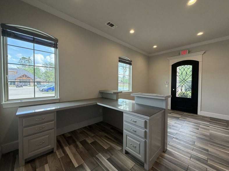 More Photos Of 2339 Dueling Oaks, Tyler Office For Lease