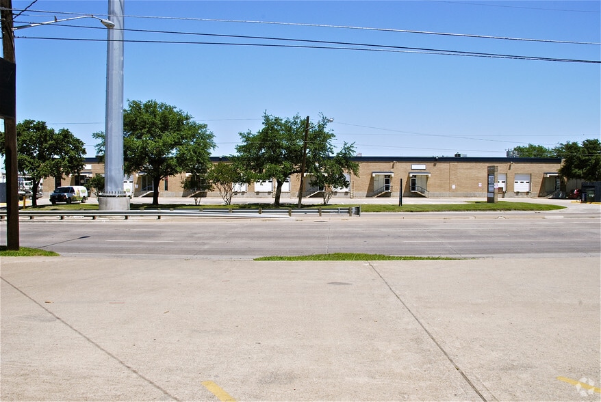 Primary Photo Of 3511-3539 Irving Blvd, Dallas Light Distribution For Lease