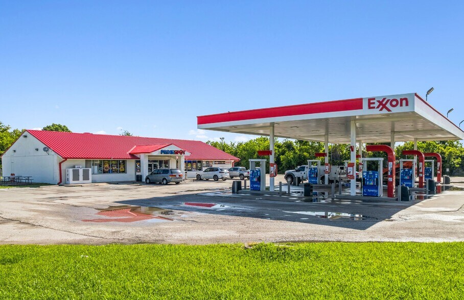Primary Photo Of 13625 Interstate 10 E, Baytown Service Station For Sale