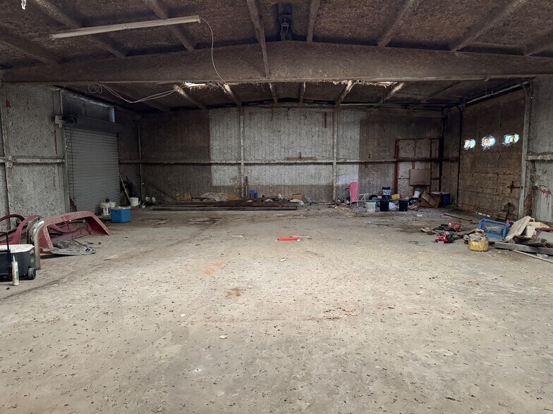 More Photos Of 3436 N Interstate 35 E, Lancaster Warehouse For Lease