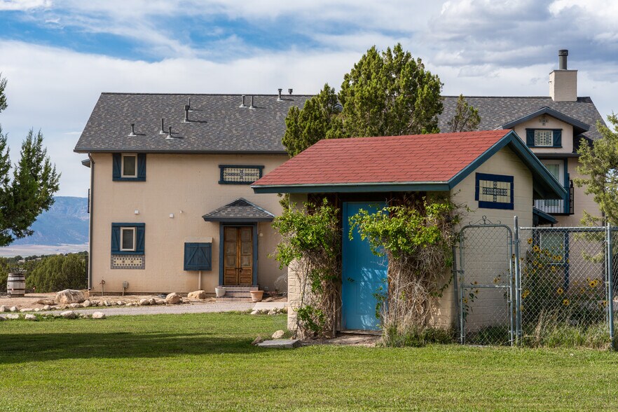 More Photos Of 11550 Pigeon Hollow Rd, Spring City Hotel For Sale