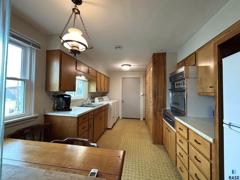 More Photos Of 118 N Broadway Ave, Miller General Retail For Sale