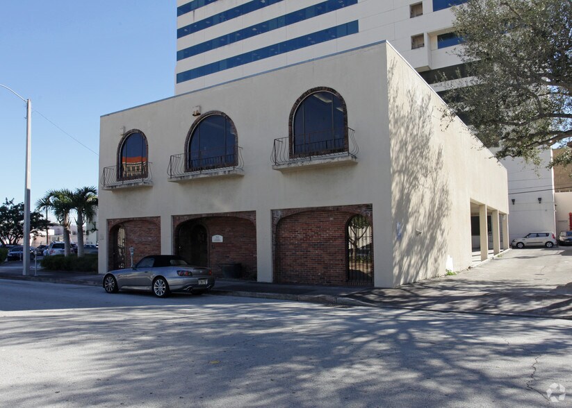 Primary Photo Of 262-264 Almeria Ave, Coral Gables Office For Lease