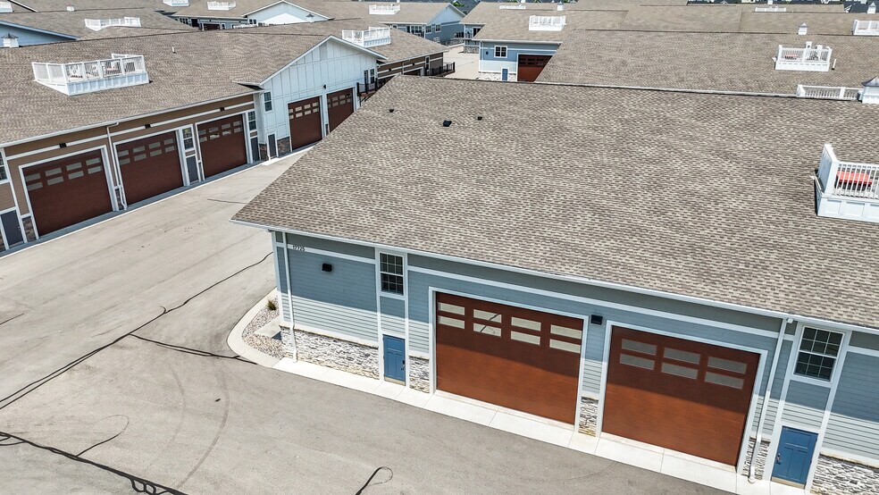 More Photos Of 17725 Motor District Cir, Carmel Showroom For Sale