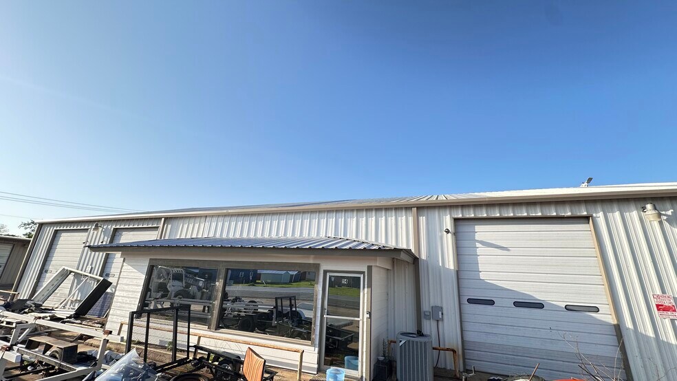 Primary Photo Of 114 W Mason St, Mabank Warehouse For Lease