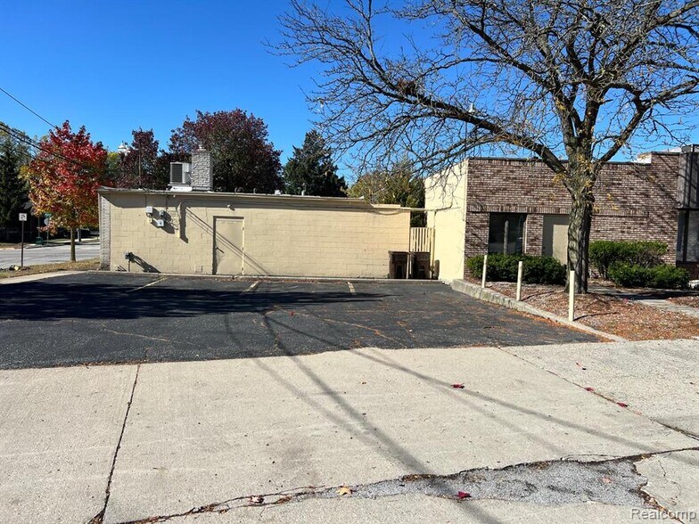 More Photos Of 3151 S Wayne Rd, Wayne Storefront Retail Office For Lease