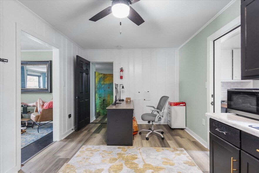 More Photos Of 501 N Main St, Lindale Office For Sale