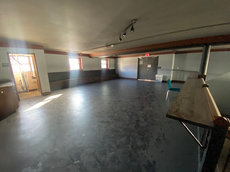 More Photos Of 220 S Campbell Ave, Springfield Storefront Retail Office For Sale