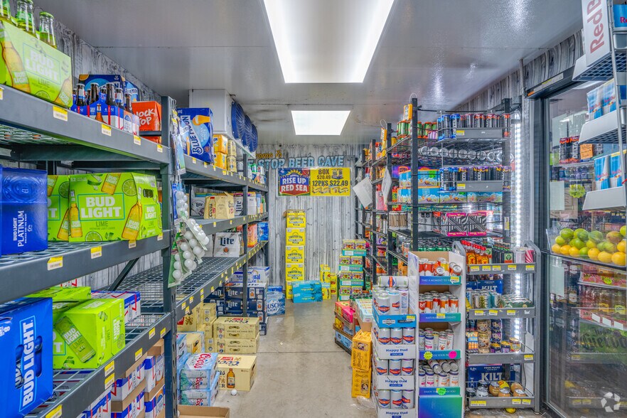 More Photos Of 2325 S Woodlands Village Blvd, Flagstaff Service Station For Sale