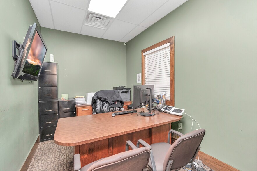 More Photos Of 14902 N Fwy Service Rd, Houston Freestanding For Sale