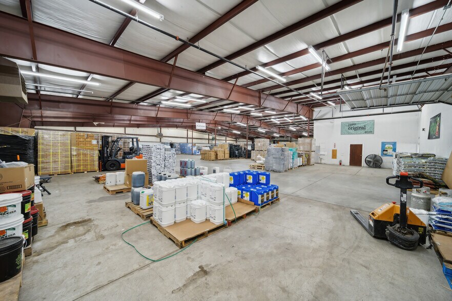 More Photos Of 710 S Adams St, Sapulpa Distribution For Sale