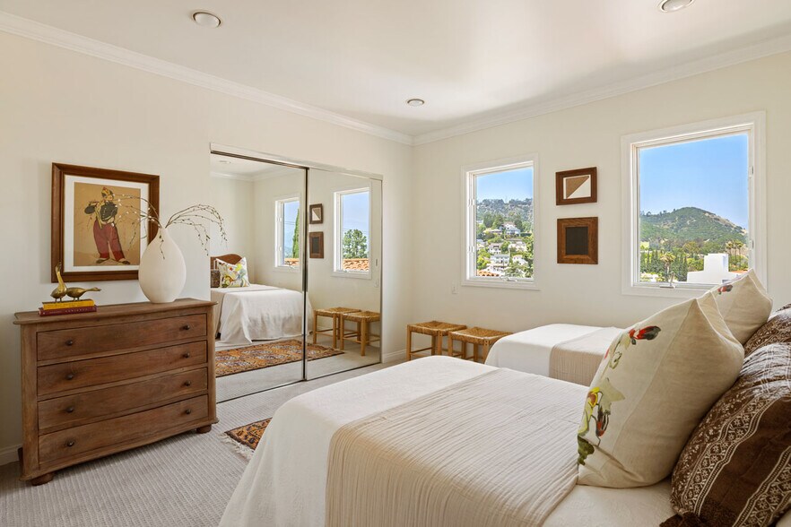 More Photos Of 3700 Arbolada Rd, Los Angeles Apartments For Sale