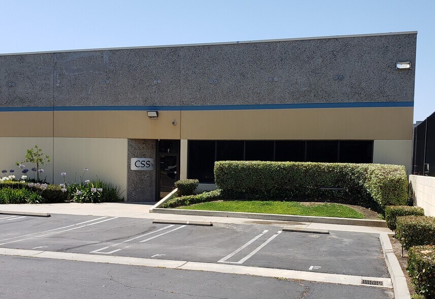 More Photos Of 21540 Prairie St, Chatsworth Service For Lease