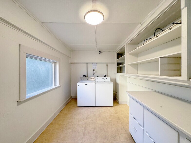 More Photos Of 306 W 1st St, Port Angeles Apartments For Sale