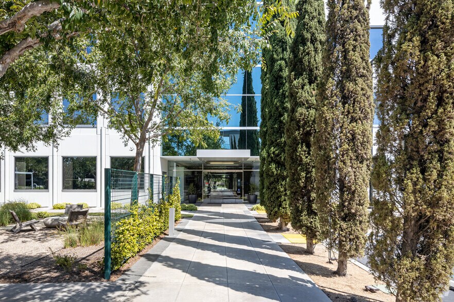 More Photos Of 895 Dove St, Newport Beach Office For Lease