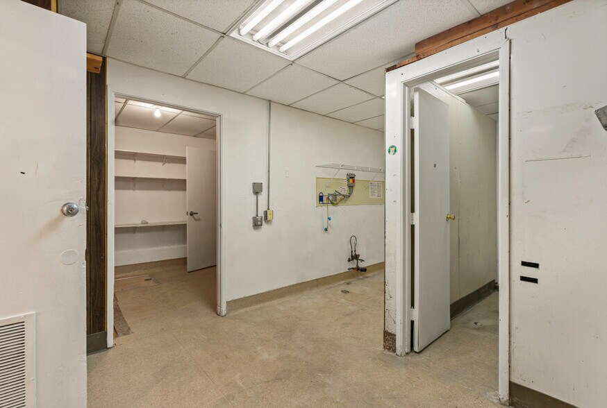 More Photos Of 900-910 Clement St, San Francisco Storefront Retail Office For Lease