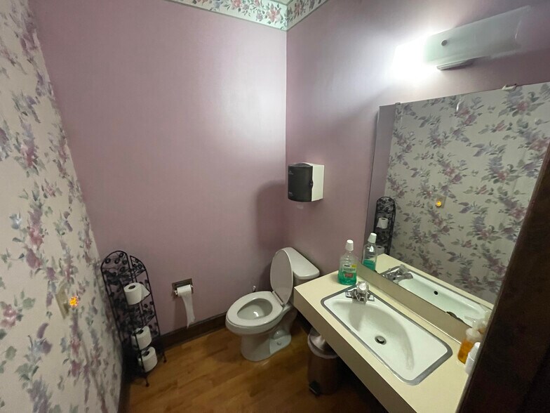 More Photos Of 5808 Monroe Rd, Charlotte Office For Sale