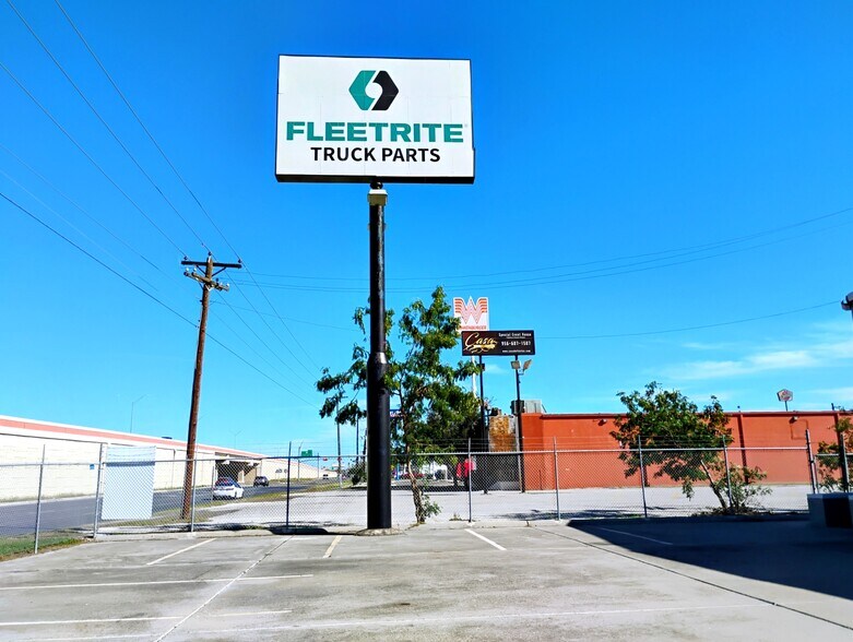 More Photos Of 221 Expressway 83, La Feria Industrial For Lease