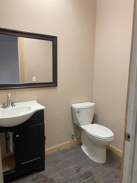 More Photos Of 1917 Atchison Dr, Norman Light Manufacturing For Lease