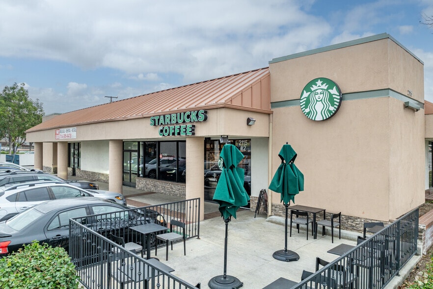 More Photos Of 2115 N Tustin St, Orange Freestanding For Lease