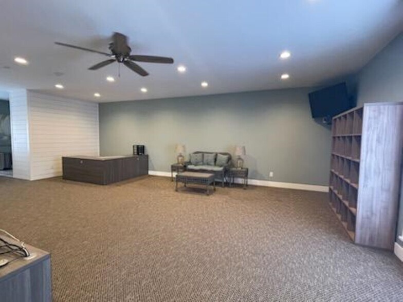 More Photos Of 6344 W Highway 146, Crestwood Medical For Lease