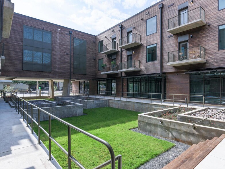More Photos Of 1800 E 4th St, Austin Office Residential For Sale