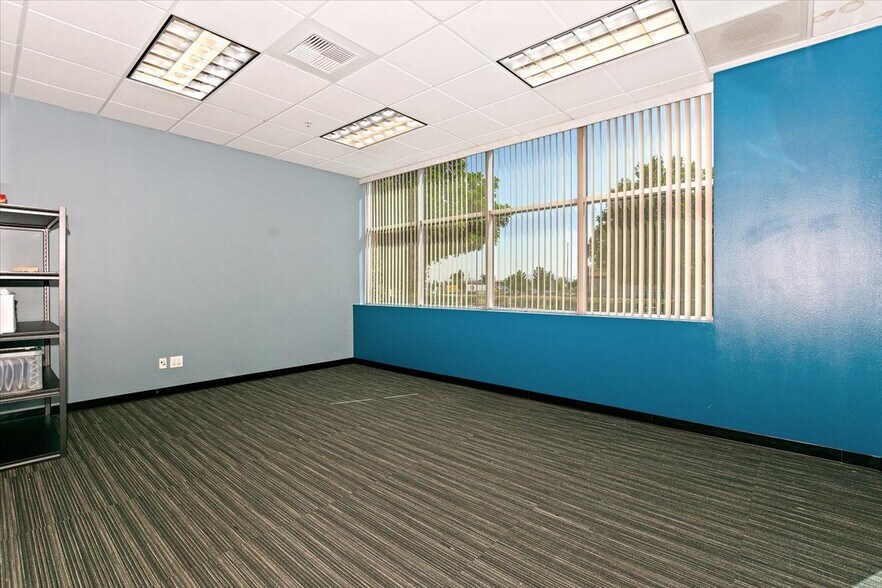 More Photos Of 7970 Cherry Ave, Fontana Showroom For Lease