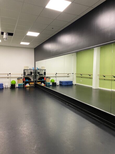 More Photos Of 280 High St, Clinton Department Store For Lease