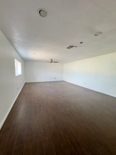 More Photos Of 9819 Glenoaks Blvd, Sun Valley Manufacturing For Sale