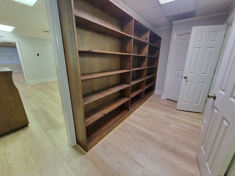More Photos Of 215 Church St, Lenoir Office For Lease