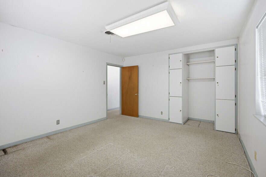 More Photos Of 7909 Rosson Dr., Austin Land For Lease