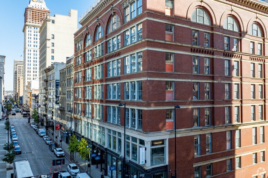 Primary Photo Of 151 W 4th St, Cincinnati Apartments For Lease