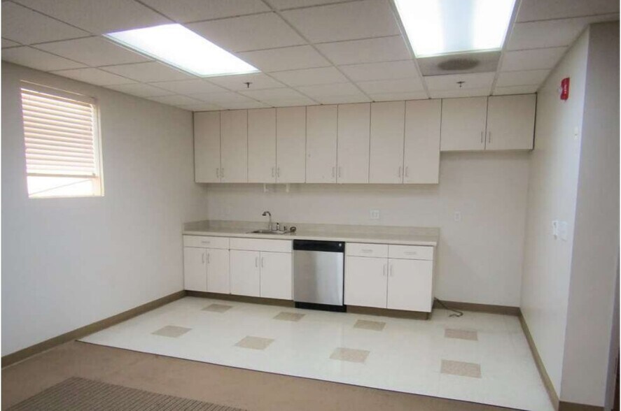 More Photos Of 1600 Norris Rd, Bakersfield Office For Sale