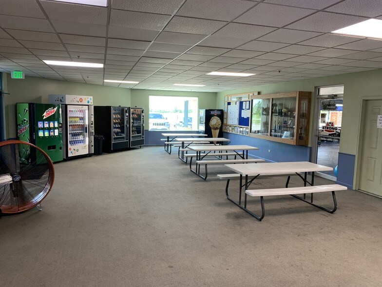 More Photos Of 10850 W Laraway Rd, Frankfort General Retail For Lease