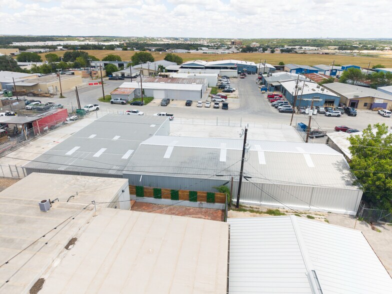 More Photos Of 118-122 W Turbo Dr, San Antonio Warehouse For Lease